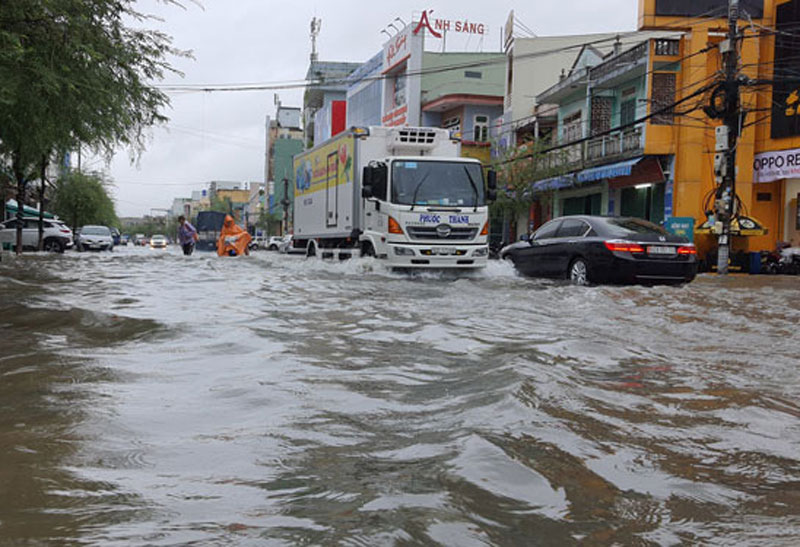 Ngày 19/10, nhiều nơi từ Hà Tĩnh đến Quảng Nam tiếp tục mưa to